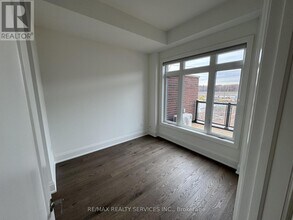 3299 Taha Gdns in Oakville, ON - Building Photo - Building Photo