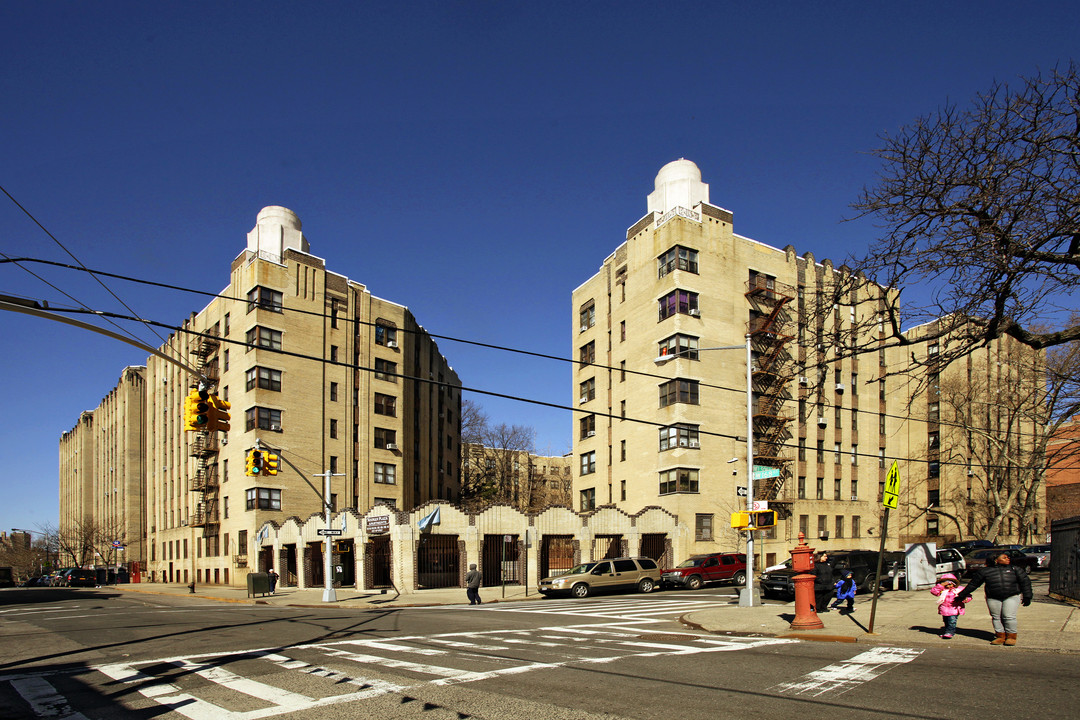 Noonan Plaza in Bronx, NY - Building Photo