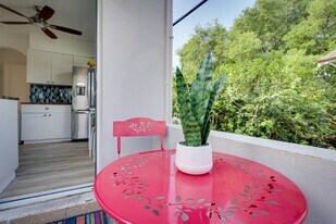 1320 SW 11th St, Unit 3 in Miami, FL - Building Photo