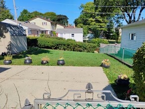 1042 W Central Rd in Mount Prospect, IL - Building Photo - Building Photo