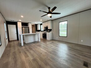 102 Eloise St in Conroe, TX - Building Photo - Building Photo
