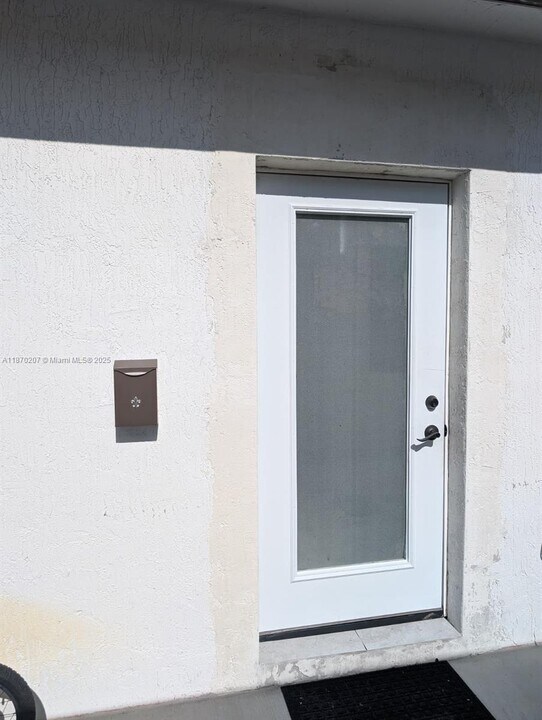 14656 SW 23rd Ter in Miami, FL - Building Photo