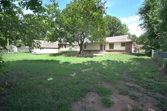 5716 S Birch Ave in Broken Arrow, OK - Building Photo - Building Photo
