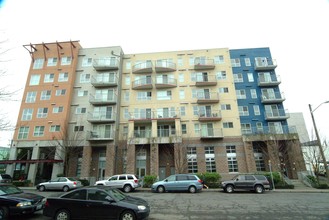 Pete Gross House Apartments in Seattle, WA - Building Photo - Building Photo