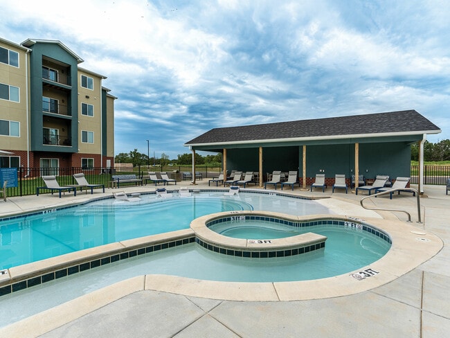 Crescent Falls in Joplin, MO - Foto de edificio - Building Photo