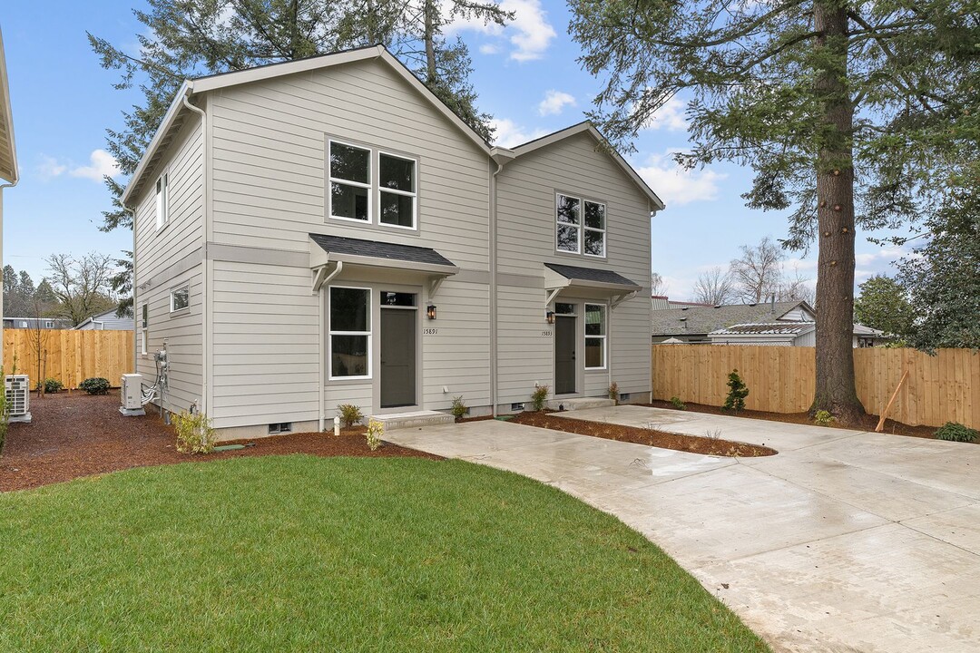 15891 SE Washington Ct in Portland, OR - Building Photo