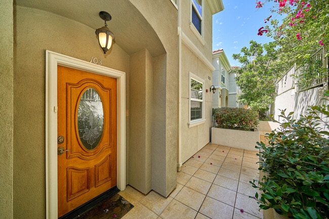 property at 2745 Montrose Ave