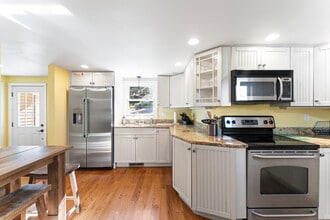 6 Circle Dr in Danbury, CT - Building Photo - Building Photo
