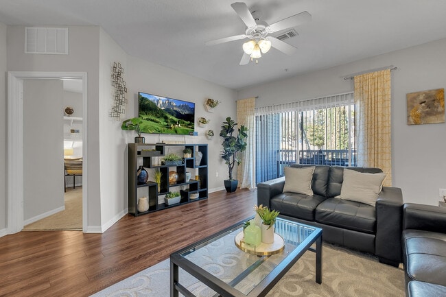 West 10 in Tallahassee, FL - Building Photo - Building Photo