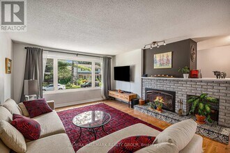 560 Buchanan Crescent in Ottawa, ON - Building Photo - Building Photo