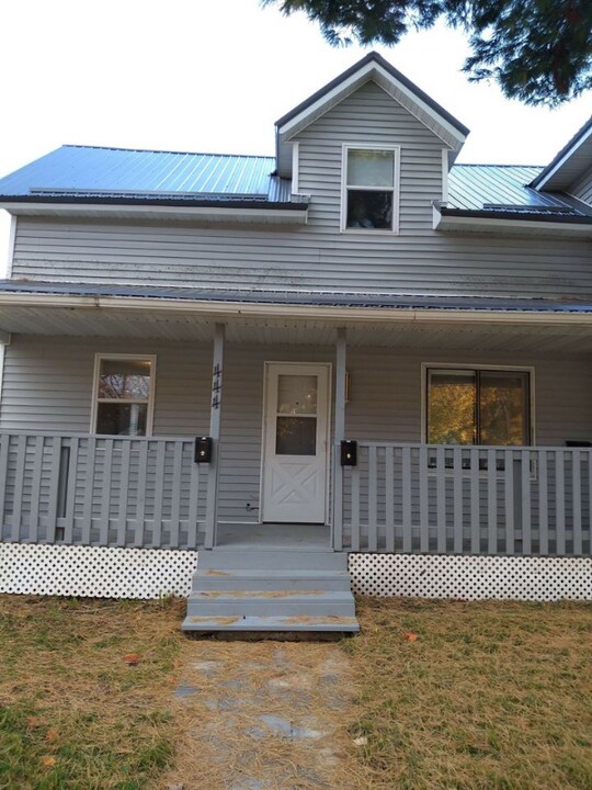 444 West Ave in Mauston, WI - Building Photo