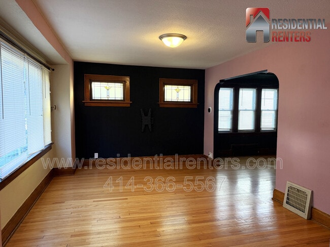 2009 S 68th St in West Allis, WI - Building Photo - Building Photo