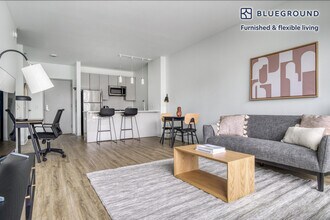 808 W Van Buren St-Unit -FL7-ID533 in Chicago, IL - Building Photo - Building Photo