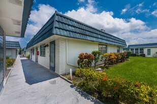 38 Waterford Way in Delray Beach, FL - Building Photo