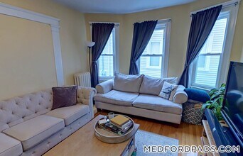 55 Bristol Rd in Medford, MA - Building Photo - Building Photo