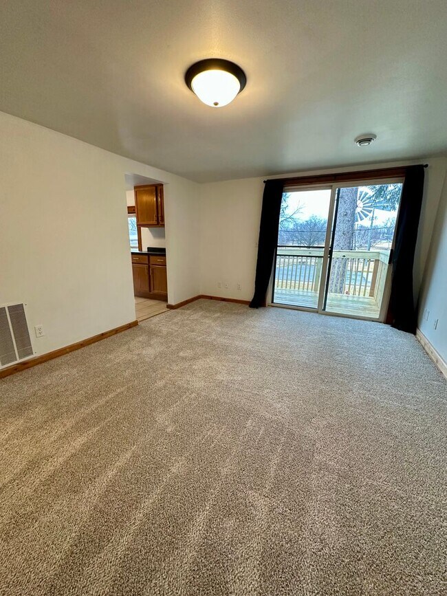 4 Grove St-Unit -c5b6b9de-daa4-11ef-81ce-0246e0994709 in Evansville, WI - Building Photo - Building Photo