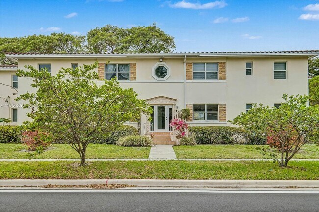 9160 NE 8th Ave in Miami Shores, FL - Foto de edificio - Building Photo