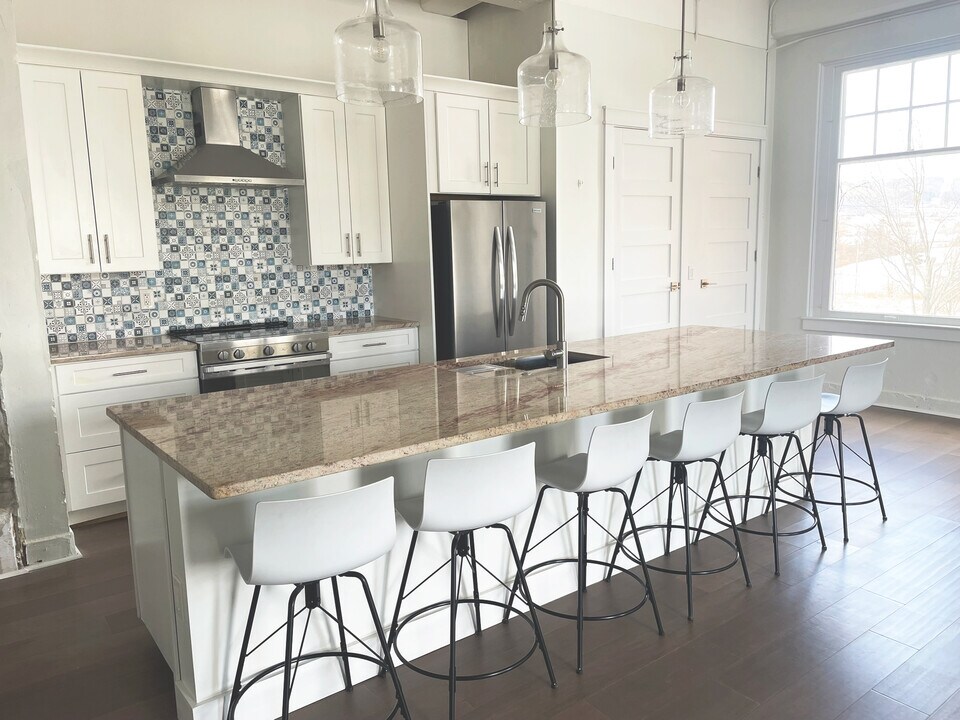 117 W Water St, Unit 201 in Painted Post, NY - Building Photo