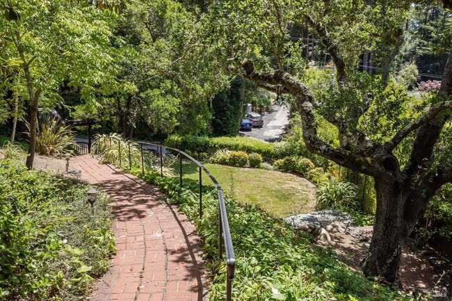137 Del Casa Dr in Mill Valley, CA - Building Photo - Building Photo