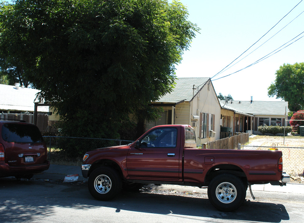 174 Madoline St in Pittsburg, CA - Building Photo