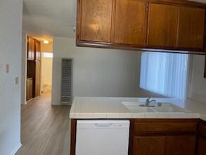 4040 W 130th St-Unit -9 in Hawthorne, CA - Foto de edificio - Building Photo