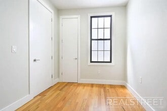 Greene Avenue, Unit 3R in Queens, NY - Foto de edificio - Building Photo