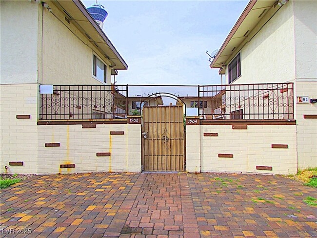 1904 Rexford Dr in Las Vegas, NV - Building Photo - Building Photo