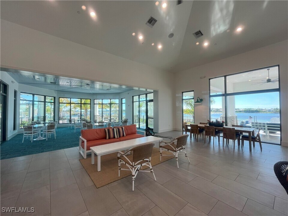 4036 Pegasus Wy in Naples, FL - Building Photo
