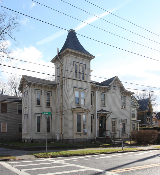 192 Albany Ave in Kingston, NY - Building Photo