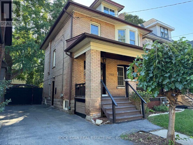203 Fairleigh Ave S in Hamilton, ON - Building Photo - Building Photo