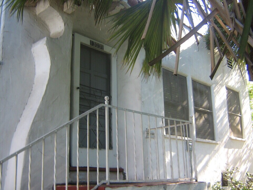 1303 S Dodson Ave in San Pedro, CA - Building Photo