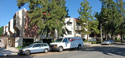 7235 Baird Ave in Reseda, CA - Building Photo - Building Photo