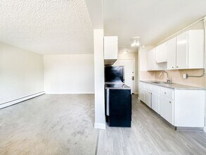 Terra Vista Gardens in Edmonton, AB - Building Photo - Building Photo