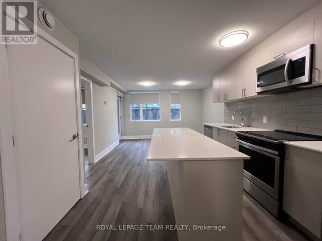1295 Summerville Ave in Ottawa, ON - Building Photo - Building Photo