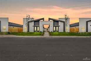 15 N 25th St in McAllen, TX - Building Photo