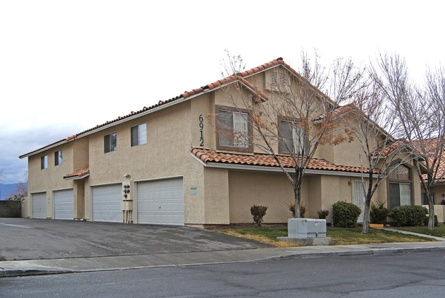 Rainbow Gardens in Las Vegas, NV - Building Photo - Building Photo