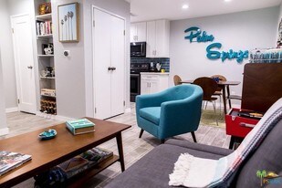 2822 N Auburn Cir, Unit E111 in Palm Springs, CA - Building Photo
