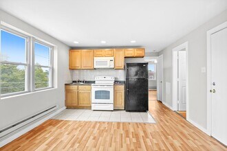 1554 Beverly Rd-Unit -2F in Philadelphia, PA - Building Photo - Building Photo