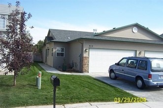 906-932 S Diamond St in Nampa, ID - Building Photo - Building Photo