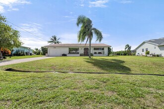 1075 SE Coral Reef St in Port St. Lucie, FL - Building Photo - Building Photo