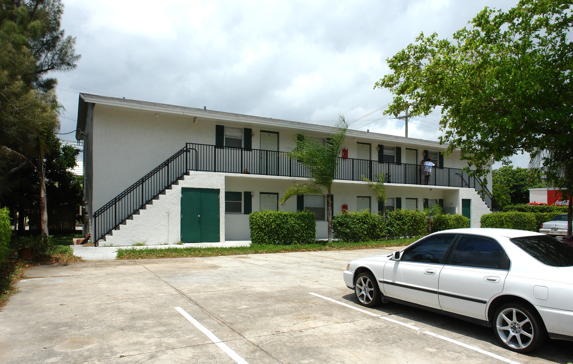 WEST END APARTMENTS in Lake Worth, FL - Building Photo