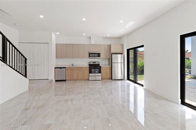 135 SW 114th Ave in Miami, FL - Building Photo - Building Photo