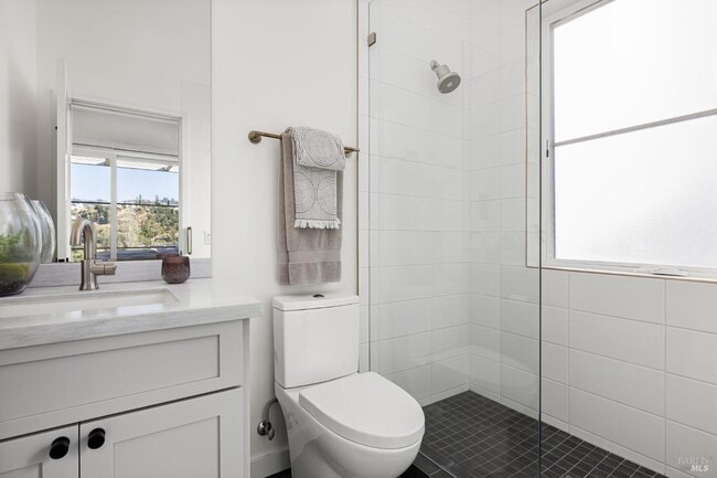 987 Mark West Springs Rd in Santa Rosa, CA - Building Photo - Building Photo