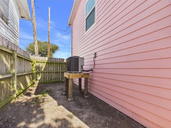 3602 Avenue S 1/2 in Galveston, TX - Building Photo - Building Photo