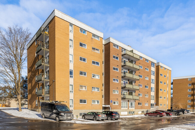 Hampton in Ottawa, ON - Building Photo - Building Photo