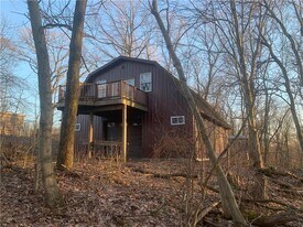 228 Hawthorn Rd in Claysville, PA - Building Photo