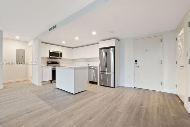 1504 Bay Rd, Unit N-1208 in Miami Beach, FL - Building Photo - Building Photo