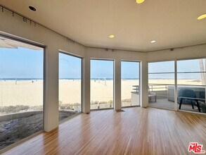 3505 Ocean Front Walk in Marina Del Rey, CA - Building Photo - Building Photo