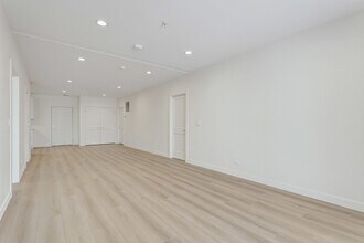 9201 N Milwaukee Ave in Niles, IL - Building Photo - Building Photo