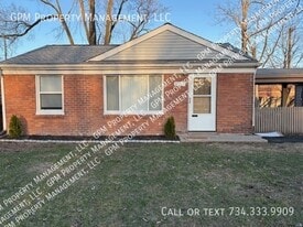 6104 Yale St in Westland, MI - Building Photo